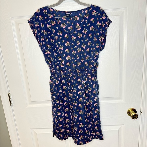 Patagonia Dresses & Skirts - Patagonia W's June Lake Dress Navy with Pink Floral Pattern Size XS GUC